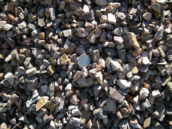 Screened Apache Brown 1/2 inch landscape rock